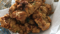 Bife à milanesa com omelete