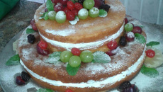 Bolo de frutas frescas