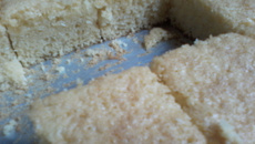 Bolo de fubá com coco-ralado