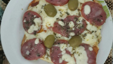 Pizza de pão massa fina ou pão doce