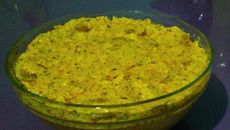 Cuscuz recheado com salsicha ao molho de tomate