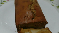 Bolo inglês (recheio: leite condensado, banana)