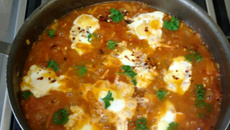 Chakchouka com ovo de codorna