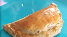 Empanada argentina de carne com cebola