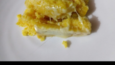 Cuscuz com queijo e banana da terra