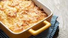 Escondidinho de pernil com casca crocante