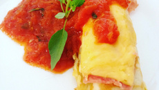 Panquecas ao molho sugô