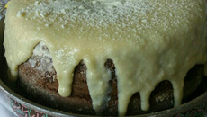 Bolo vulcão de leite em pó com creme de avelã