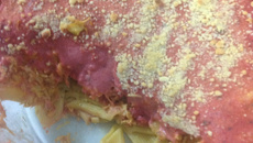 Macarrão ao molho de beterraba com frango