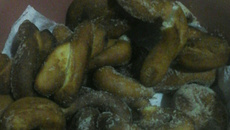 Rosca frita em forma de pneu