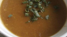 Sopa creme de abóbora e carne seca