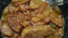 Feijão com carne suína