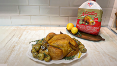 Frango assado com limão-siciliano e batatas ao murro