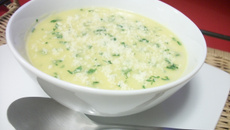 Sopa cremosa de milho verde