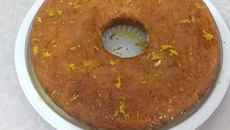 Bolo com laranja inteira