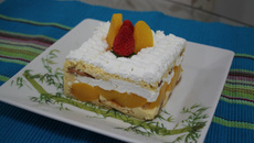 Pavê de morangos com mousse de maracujá e chantilly