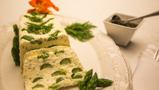 Terrina de salmão com aspargos