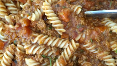 Macarrão parafuso à bolonhesa