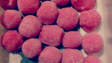 Brigadeiro de morango fácil (bicho de pé)