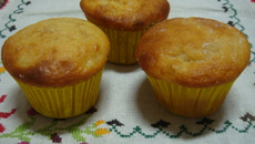 Muffins de iogurte, banana e canela