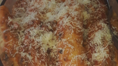 Carne moída com batatas brancas ao molho vermelho