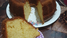 Bolo de laranja com casca batido no liquidificador