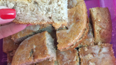 Bolo de banana sem ovos e sem farinha de trigo.