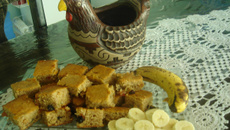 bolo de banana com frutas cristalizadas