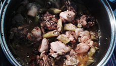 Frango com quiabo picante