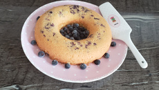 Bolo de limão com mirtilo ou blueberry