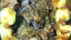 Carne de panela com cebola