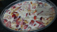 Salada de frutas com creme de leite
