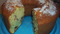 Bolo de fubá especial com erva-doce goiabada e coco