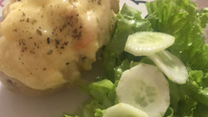 Batata recheada de camarão