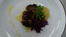 Peito de pato com molho de laranja