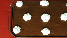 Sobremesa de suspiro com chocolate