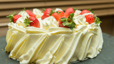 Bolo de morango ótimo para aniversário