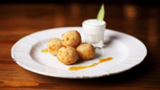 Bolinho de salmão com cream cheese