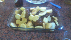 Costelinha suína na mostarda preta com batatas