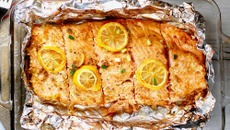 Peixe assado na grelha