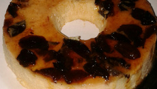 Pudim de leite condensado com calda de ameixa