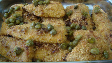 Filé de peixe na farofa ao molho de alcaparras