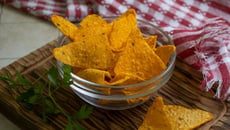 Doritos de arroz muito crocante e saboroso perfeito para aproveitar as sobras