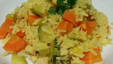 Arroz com frango e legumes