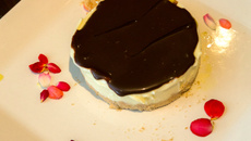 Torta Barcelona com farofa de castanha-do-Pará