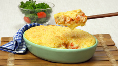 Escondidinho de camarão com aipim (mandioca)