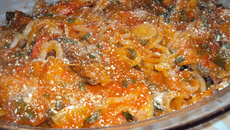 Berinjela à milanesa com molho de tomate