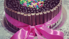 Bolo de Chocolate KIT KAT