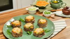 Cestinhas de carne com recheio de legumes