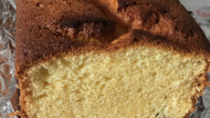 Bolo fofinho de fubá com goiabada